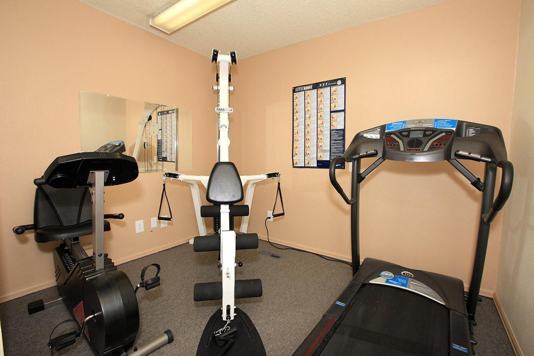 CANDLEWOOD APARTMENTS 4 of 4