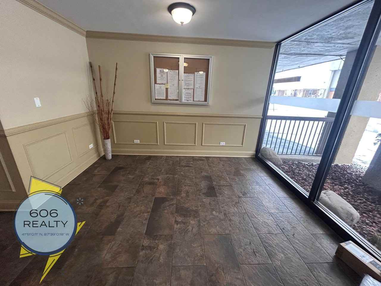 Elmwood Tower Apartments! Special Offer! - Photo 7 of 12