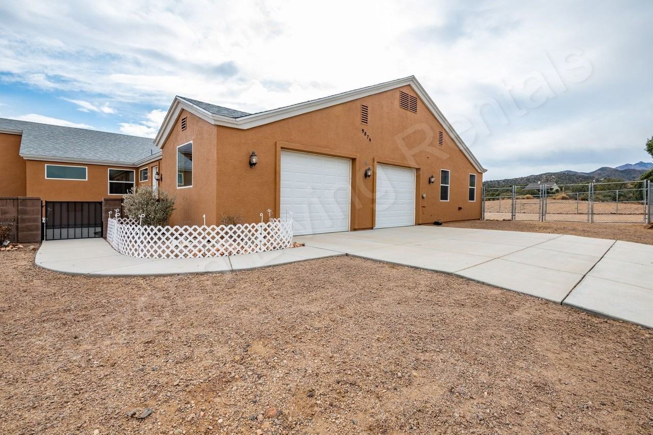 9076 E Mountain Shadow Rd - Photo 2 of 31