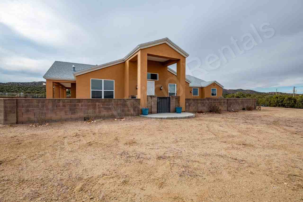 9076 E Mountain Shadow Rd - Photo 3 of 31
