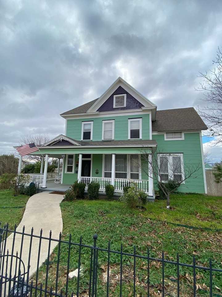 525 Preusser St - Photo 2 of 26