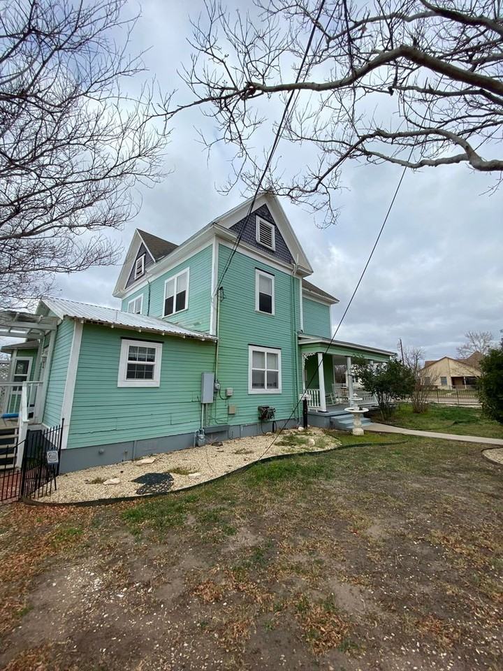 525 Preusser St - Photo 3 of 26