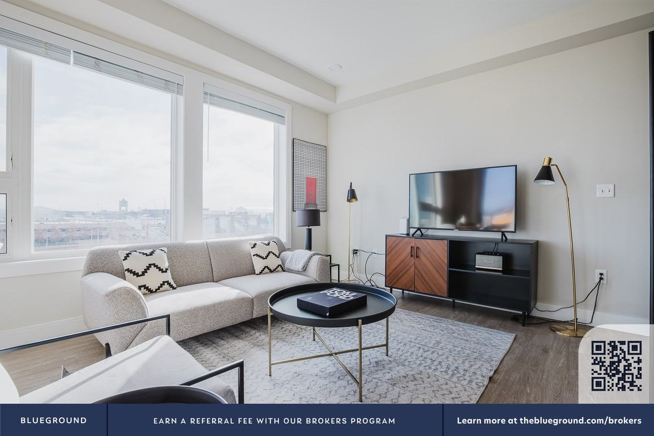 340 Bremen Street - Photo 5 of 23