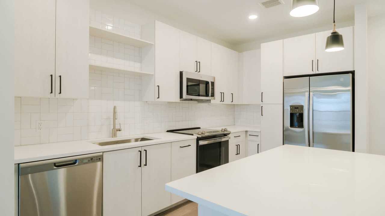 Alexan Harrison - Photo 6 of 50