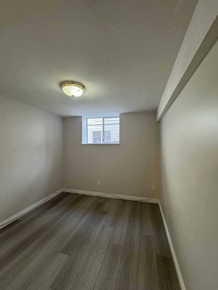 1265 Eastern Drive - Photo 3 of 11