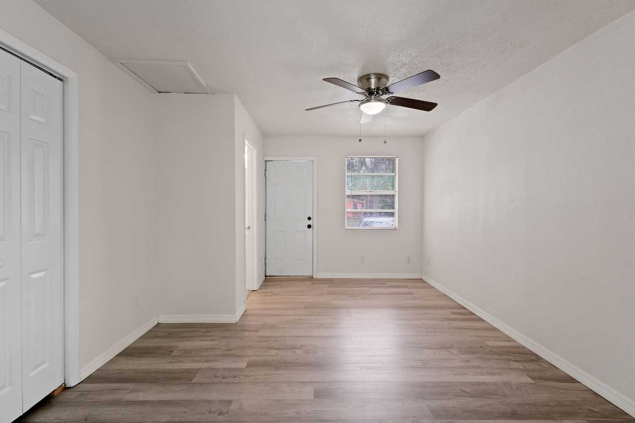 910 Jones St #C - Photo 6 of 14