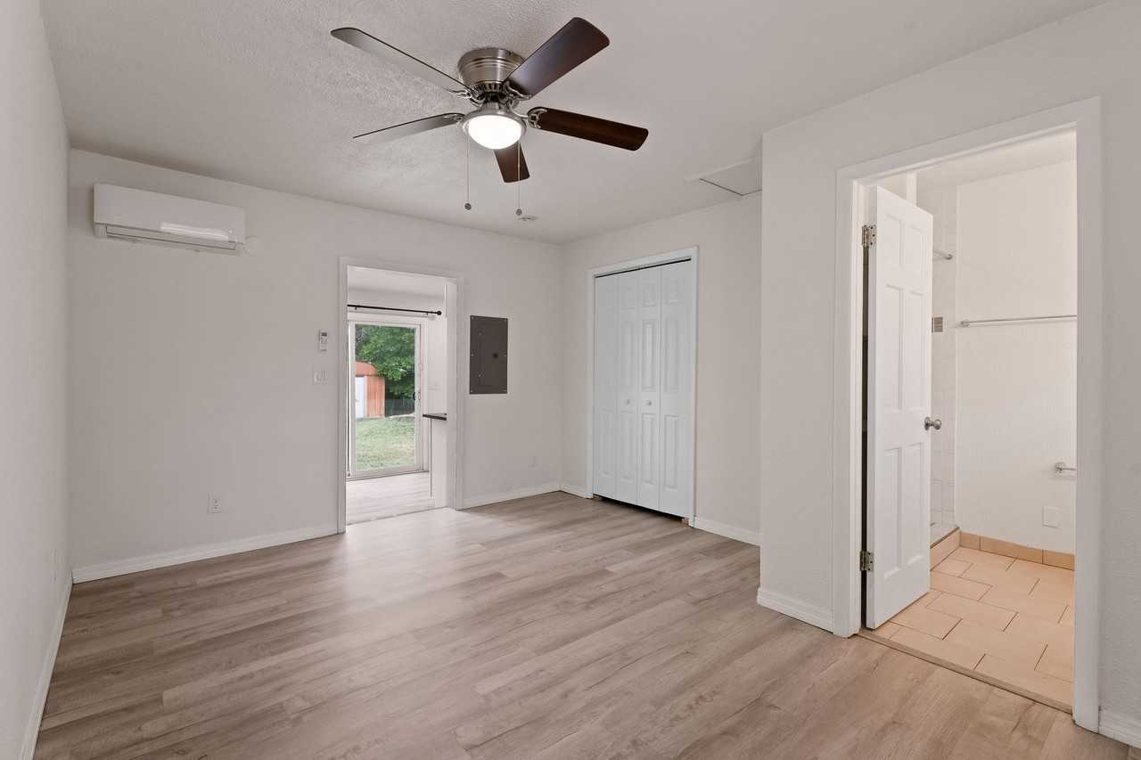 910 Jones St #C - Photo 7 of 14