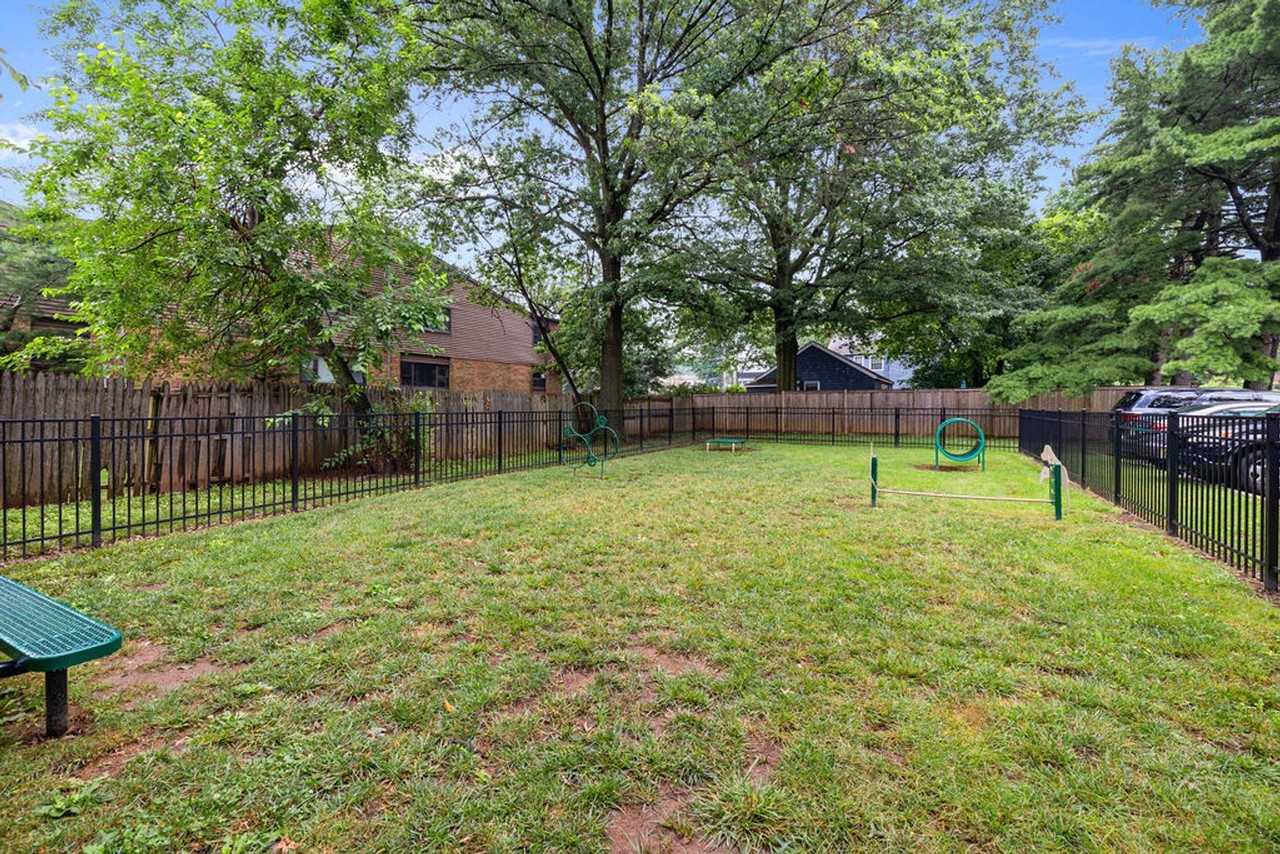 Livingston Gardens - Photo 2 of 35