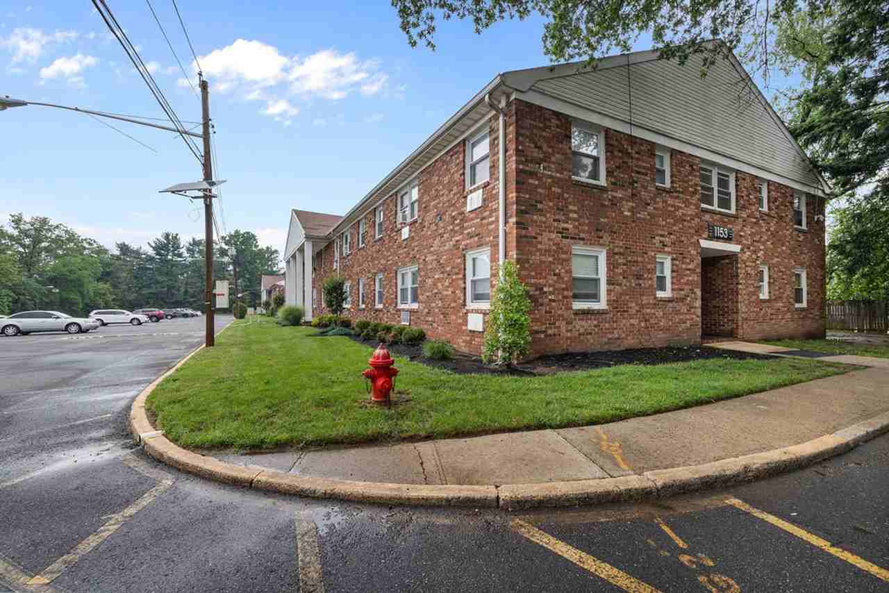 Livingston Gardens - Photo 5 of 35