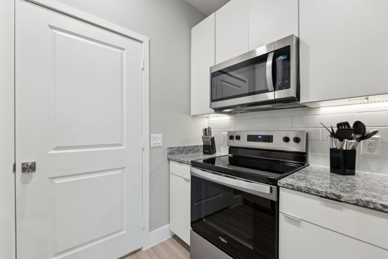 2 BD/2 BA Fully Furnished, Brand New Luxury Apartments, W/D Connections, Granite Countertops - Photo 6 of 50