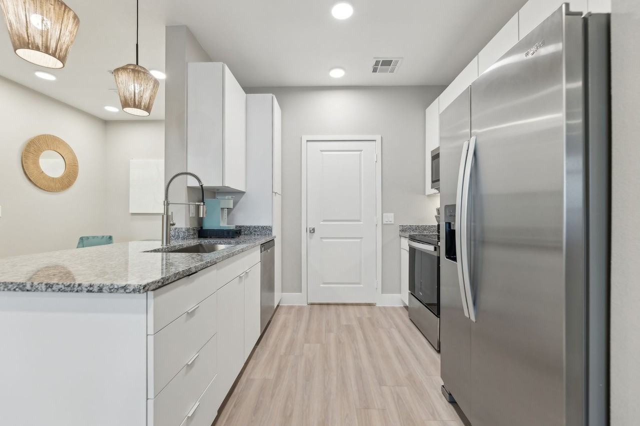 2 BD/2 BA Fully Furnished, Brand New Luxury Apartments, W/D Connections, Granite Countertops - Photo 7 of 50