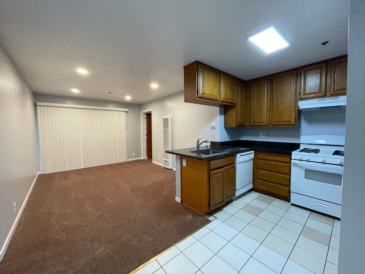 02943 - Photo 2 of 19