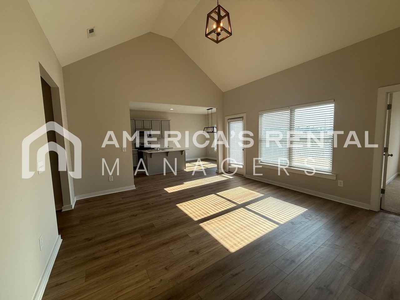 2152 2152 Ellsworth Dr - Photo 5 of 32