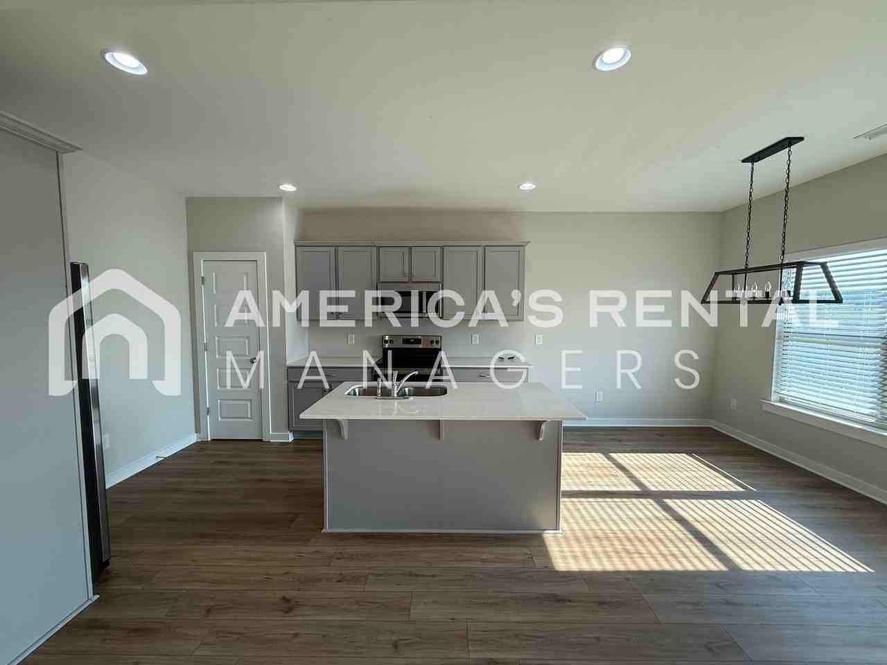 2152 2152 Ellsworth Dr - Photo 6 of 32