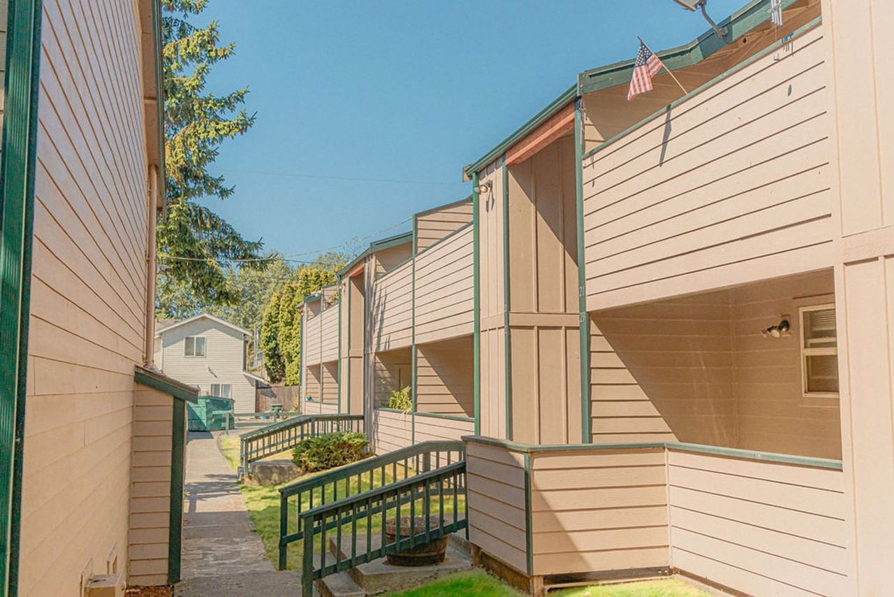 The Texas St Apartments - Photo 3 of 5