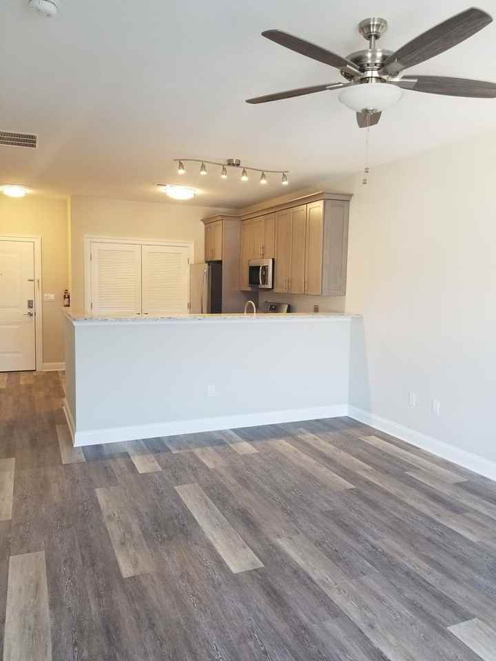 One Dutchess Luxury Waterfront 1, 2, & 3 Bedroom Apartments homes - Photo 3 of 25