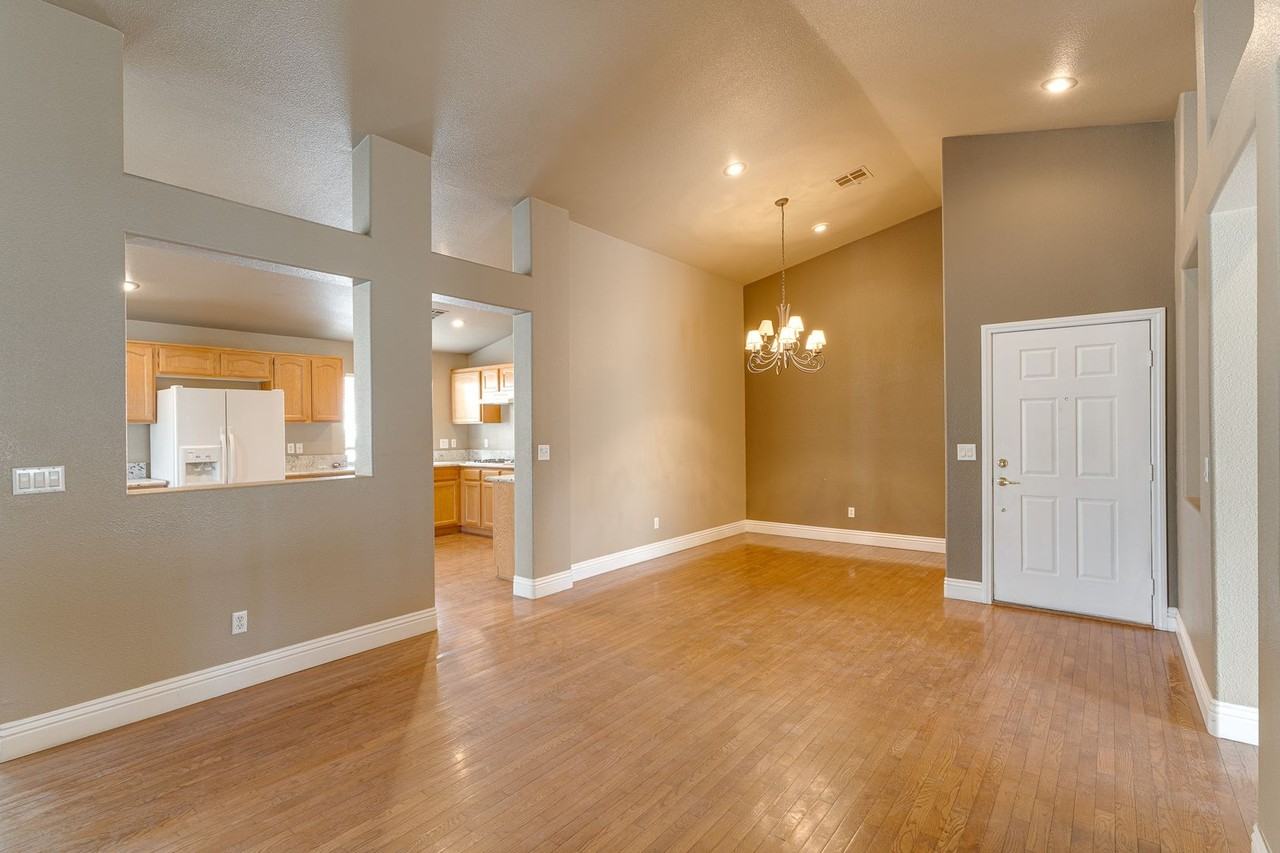 1842 Stablegate Ave - Photo 5 of 35