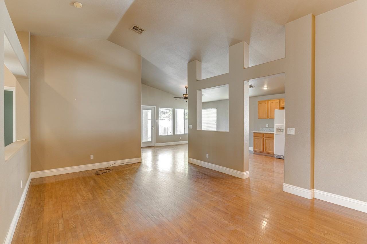 1842 Stablegate Ave - Photo 6 of 35