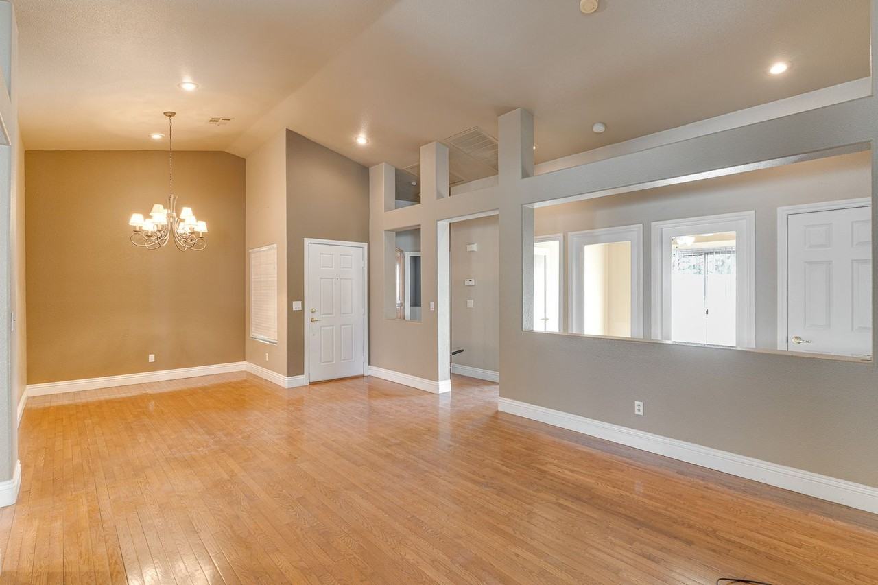 1842 Stablegate Ave - Photo 7 of 35