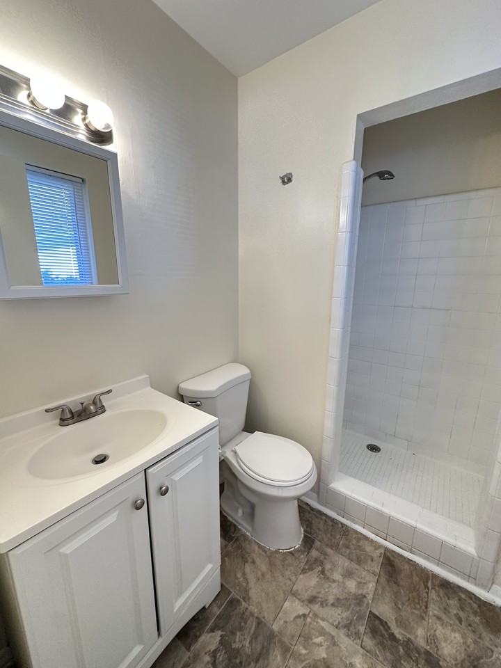 12209 Bedford Dr - Photo 3 of 21