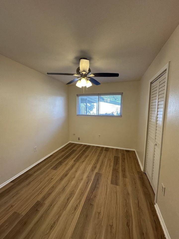 12209 Bedford Dr - Photo 2 of 21