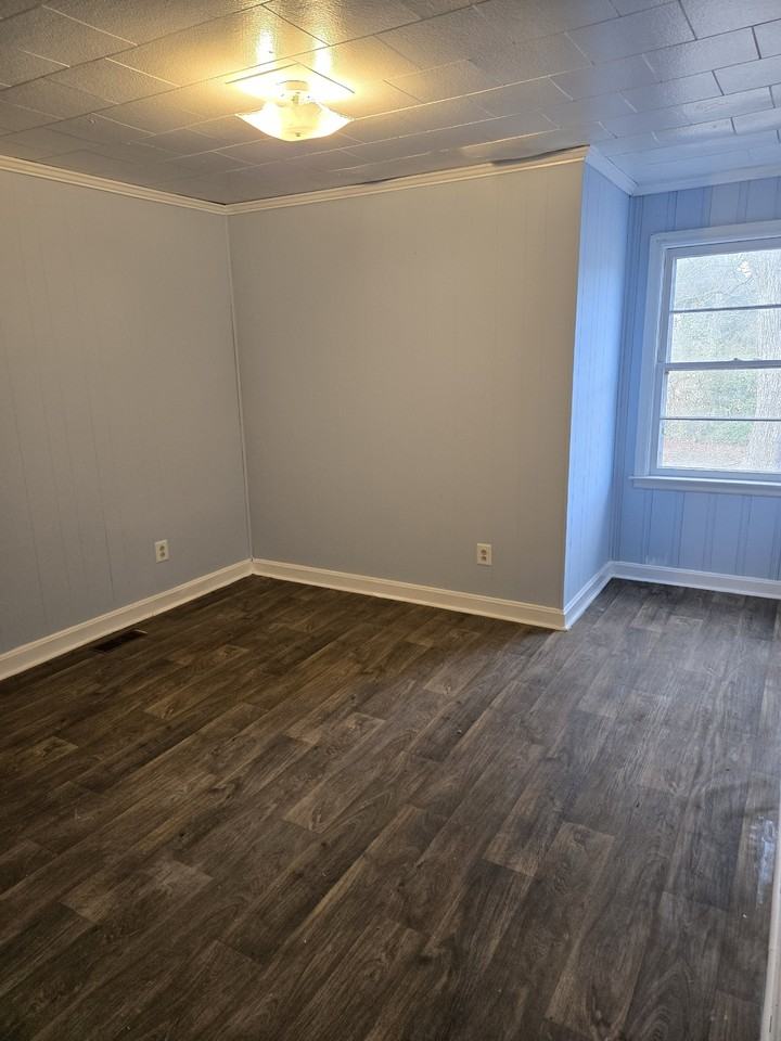 106 Jones St - Photo 3 of 10