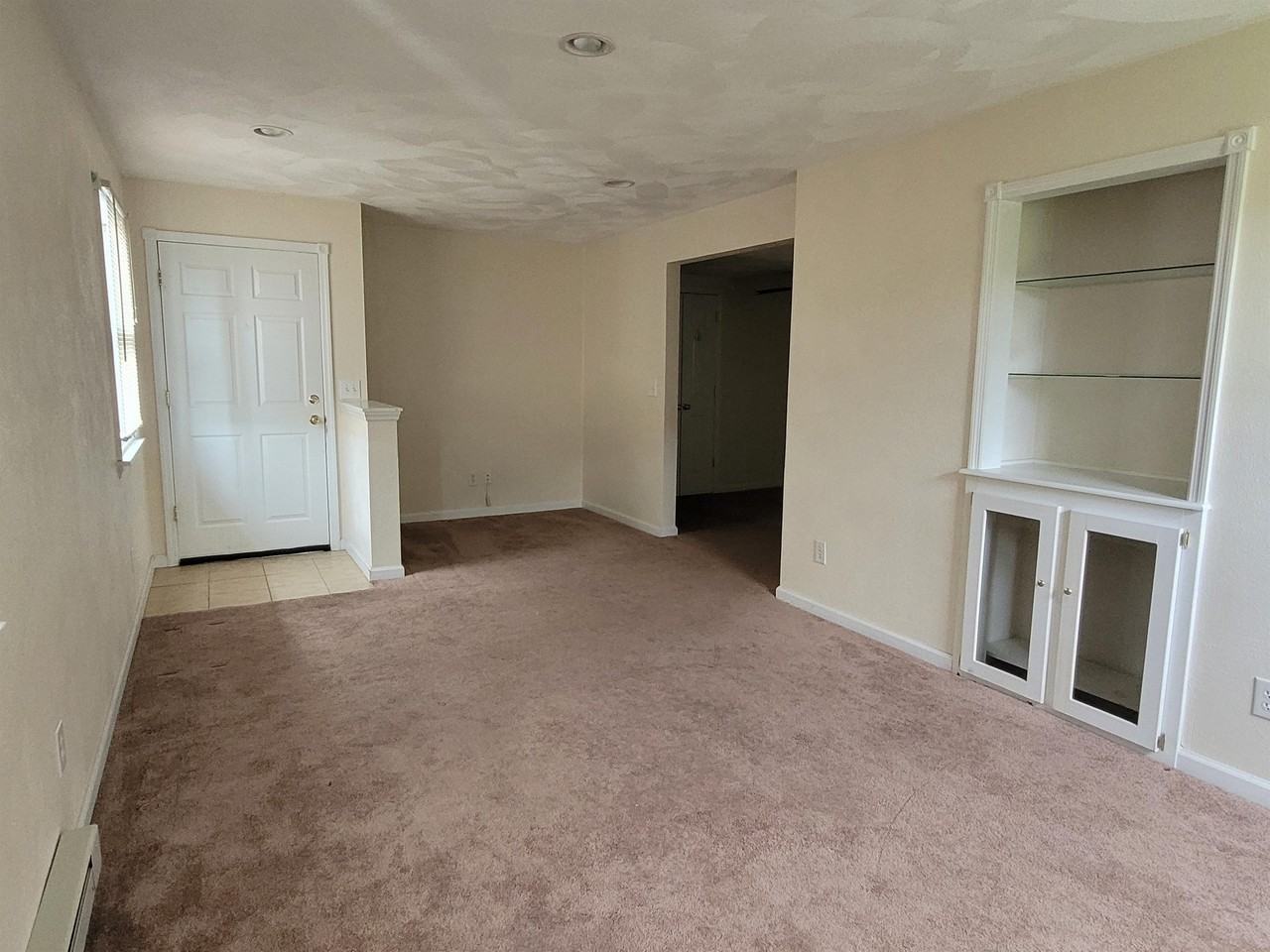 215 Hinkley Dr - Photo 3 of 11