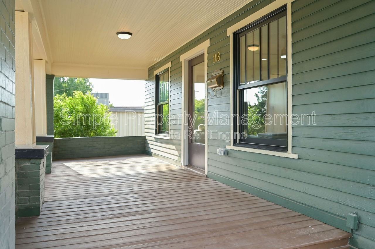 108 Nw 19th St - Photo 3 of 46