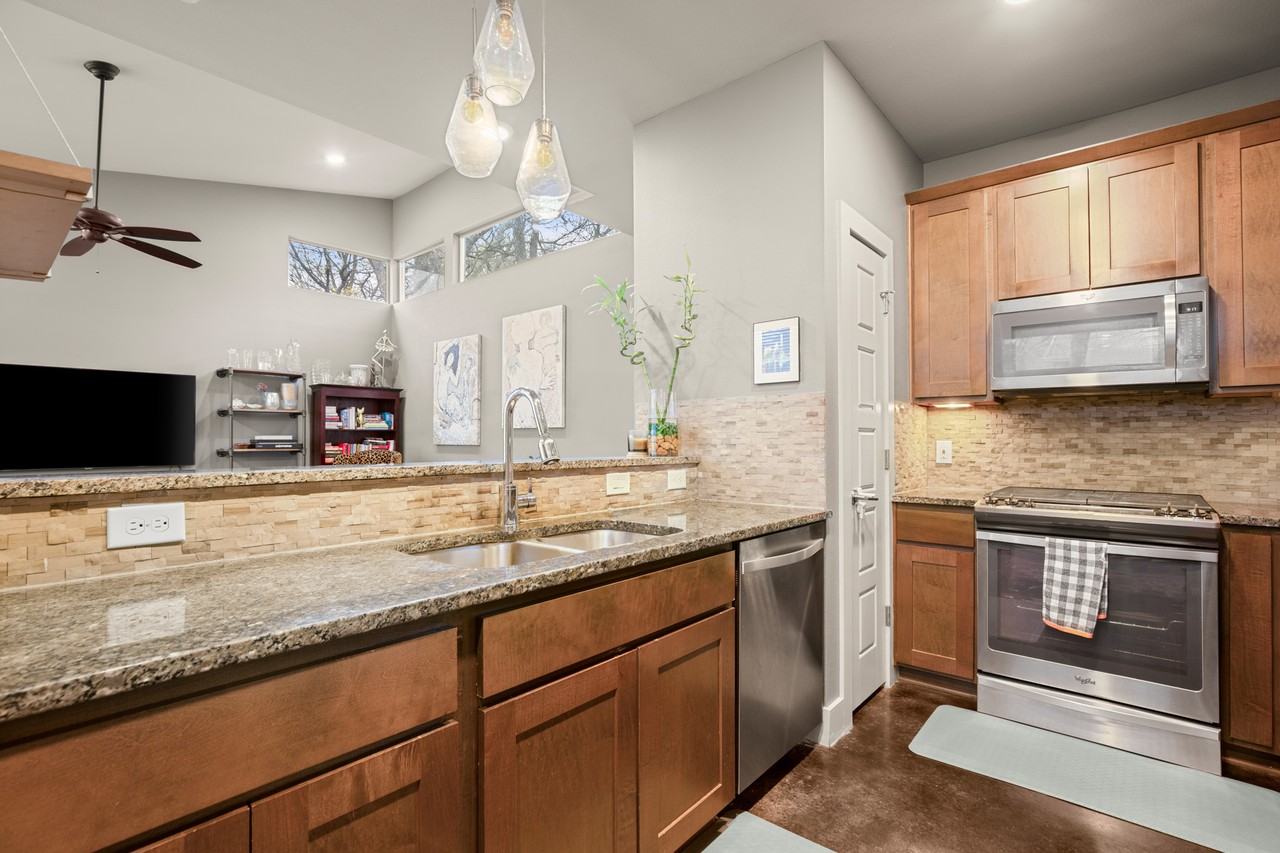 1302 Delano St #A - Photo 7 of 27