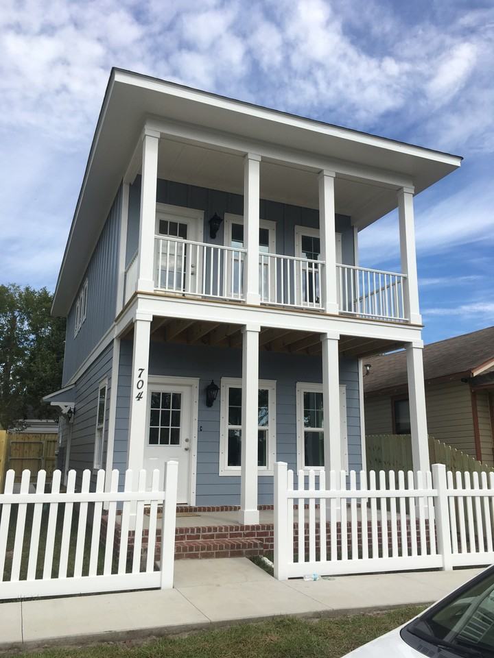 704 W Intendencia St