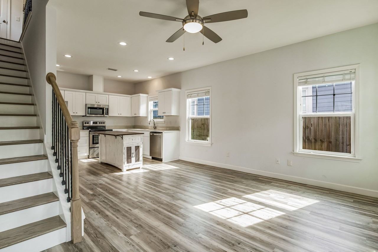 704 W Intendencia St - Photo 2 of 10