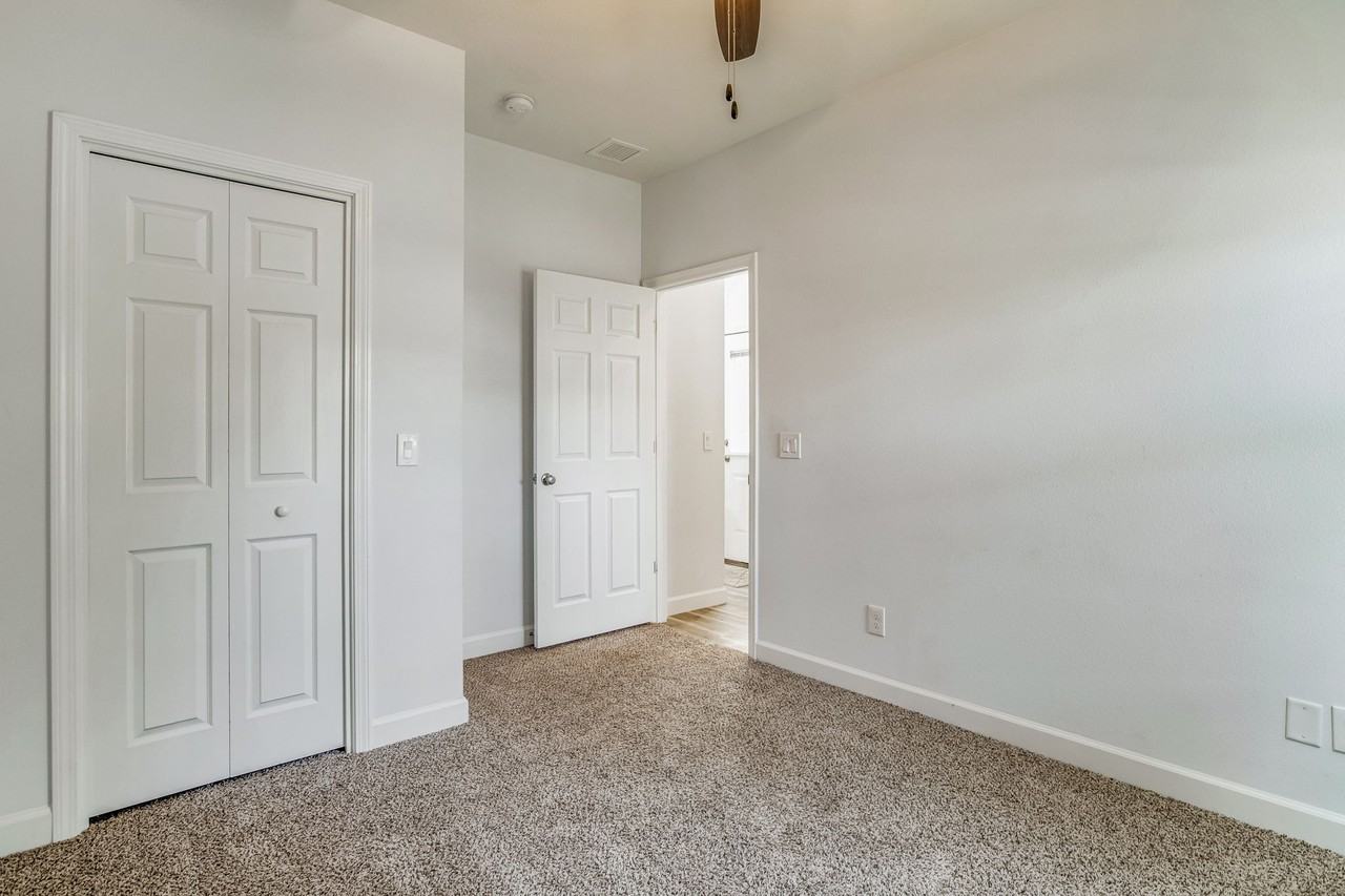 704 W Intendencia St - Photo 4 of 10