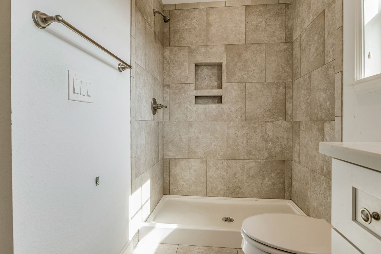 704 W Intendencia St - Photo 6 of 10