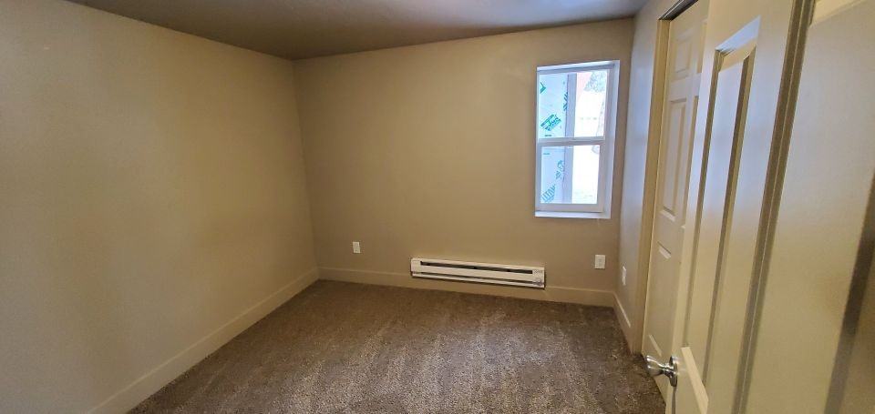 814 W 7th St - Photo 7 of 9