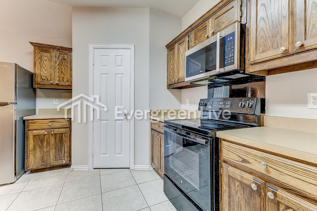 2821 Dusk Ln - Photo 5 of 16