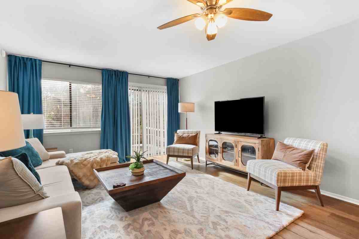 3923 Old Oaks Dr ##2 - Photo 2 of 15