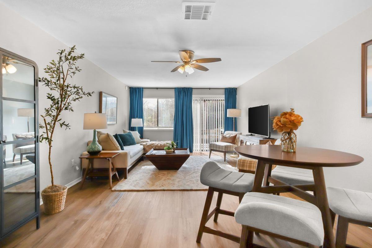 3923 Old Oaks Dr ##2 - Photo 3 of 15