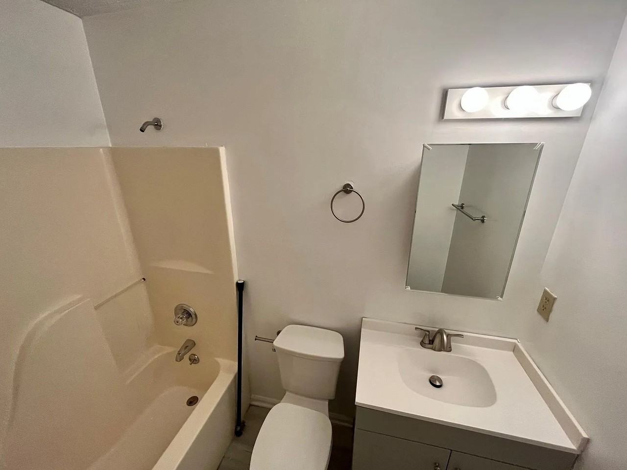 1086 Duncan Ave - Photo 2 of 22