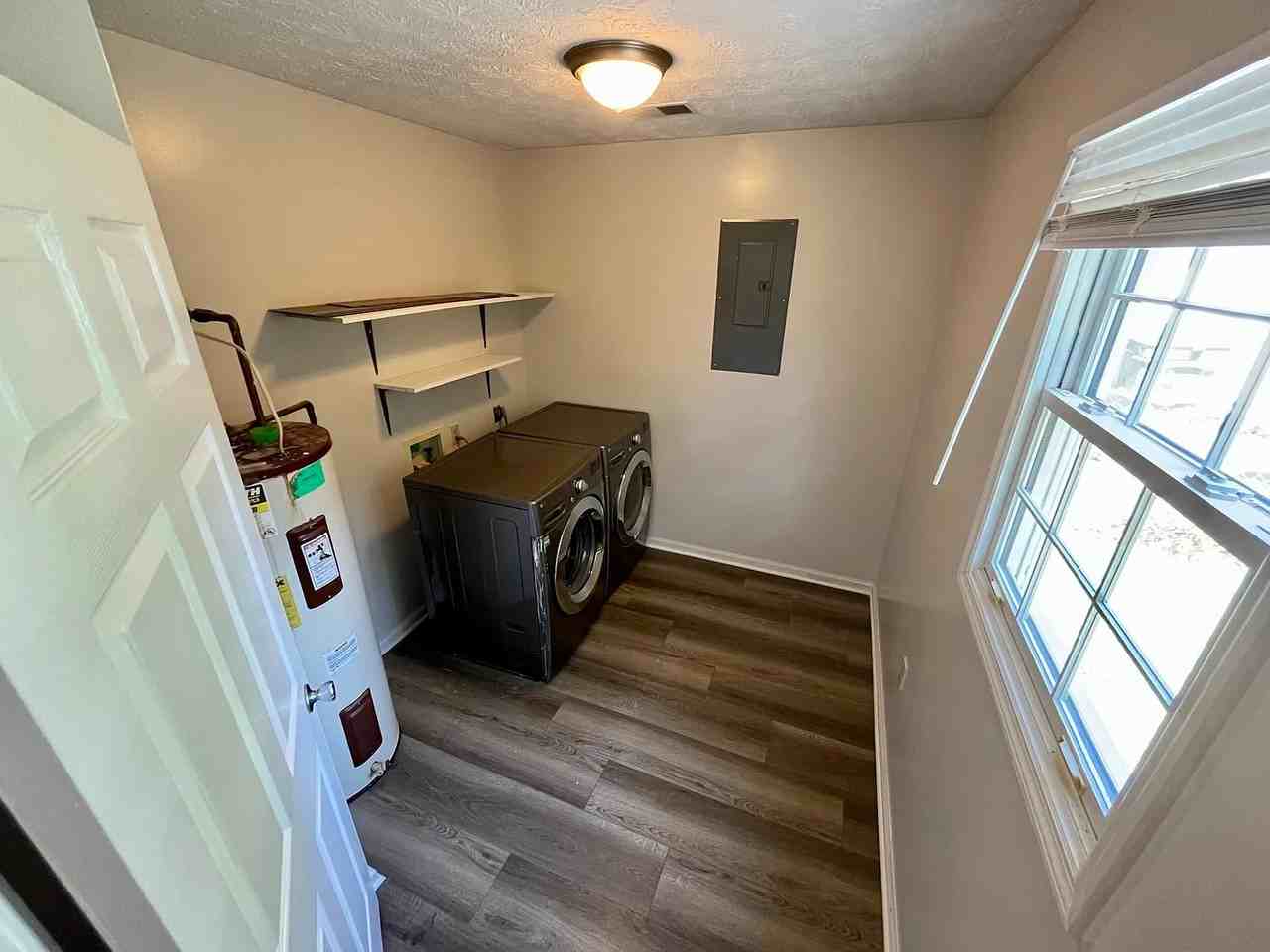 1086 Duncan Ave - Photo 3 of 22