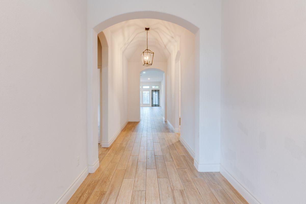 219 Krupp Ave - Photo 4 of 25