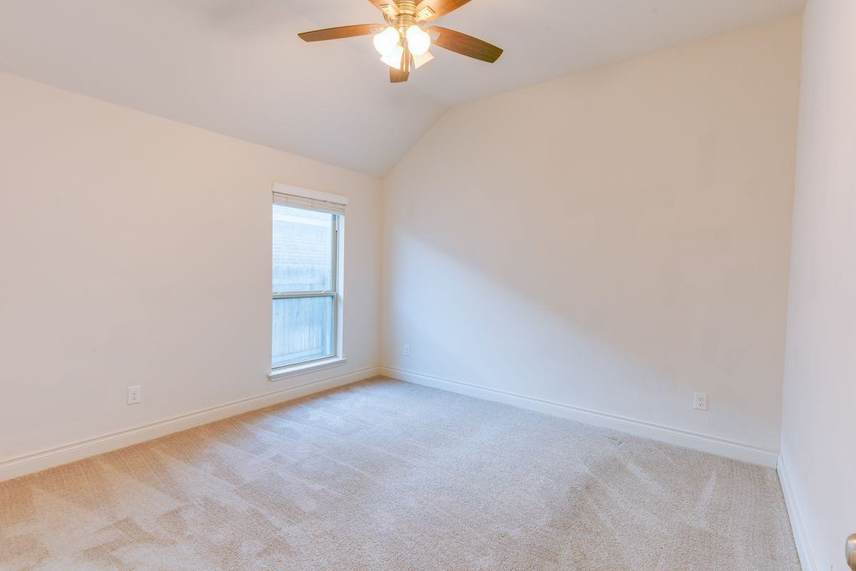 219 Krupp Ave - Photo 6 of 25
