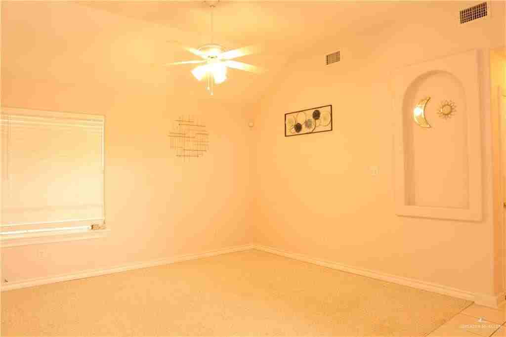 2212 Lilly Cove Dr - Photo 2 of 10