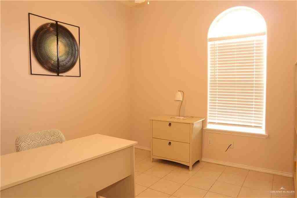 2212 Lilly Cove Dr - Photo 3 of 10