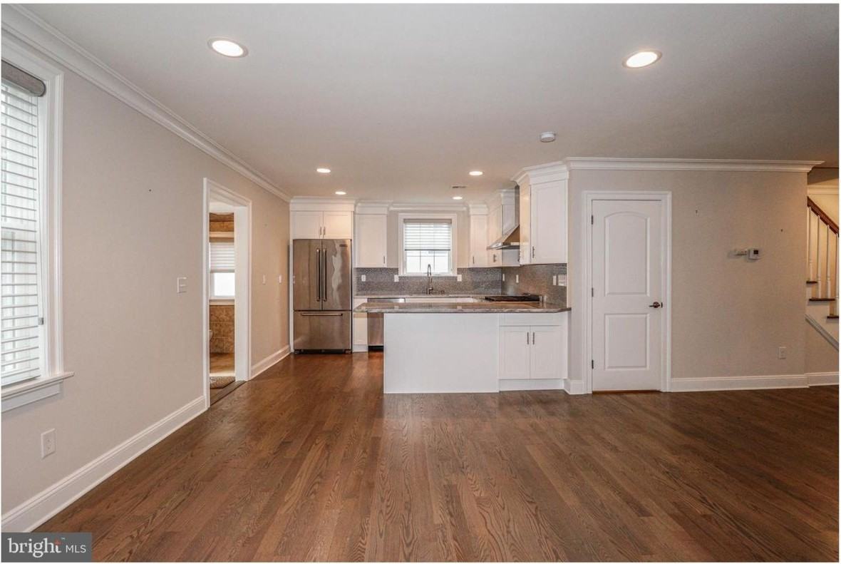 44 Moore St - Photo 2 of 25