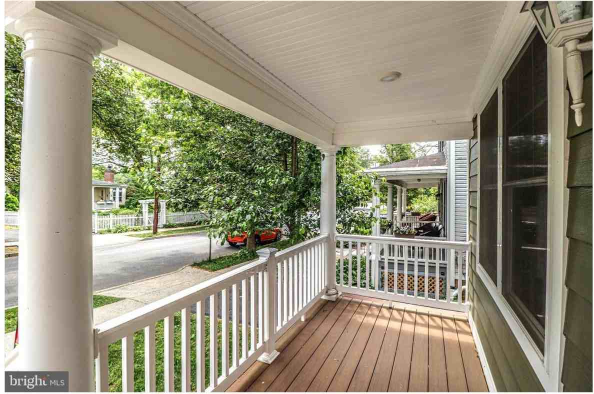 44 Moore St - Photo 3 of 25