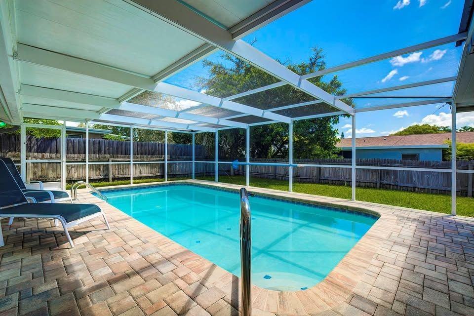 9110 Sterling Ln - Photo 3 of 4