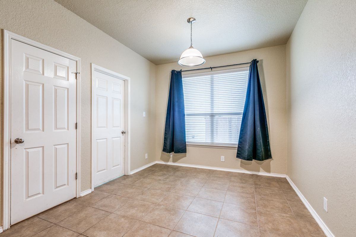 5822 Onyx Way - Photo 3 of 25