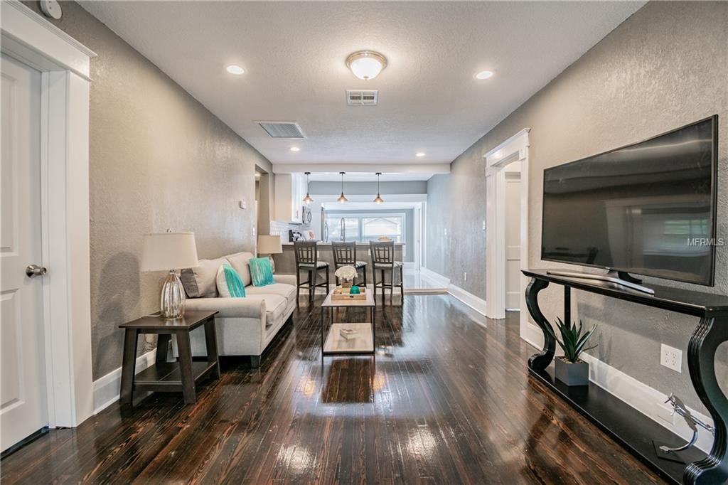 1010 E North Bay St - Photo 5 of 32