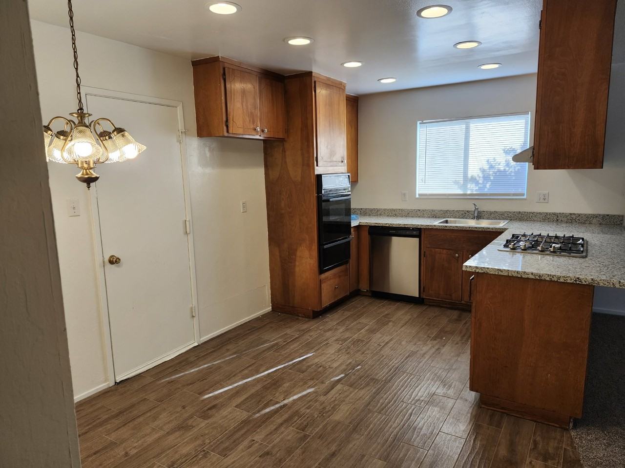 1827 Mission Dr - Photo 2 of 10