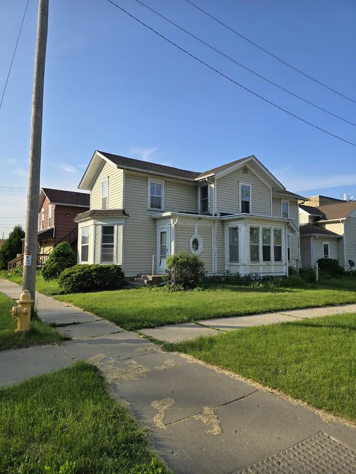 21 S Academy St - Photo 6 of 50